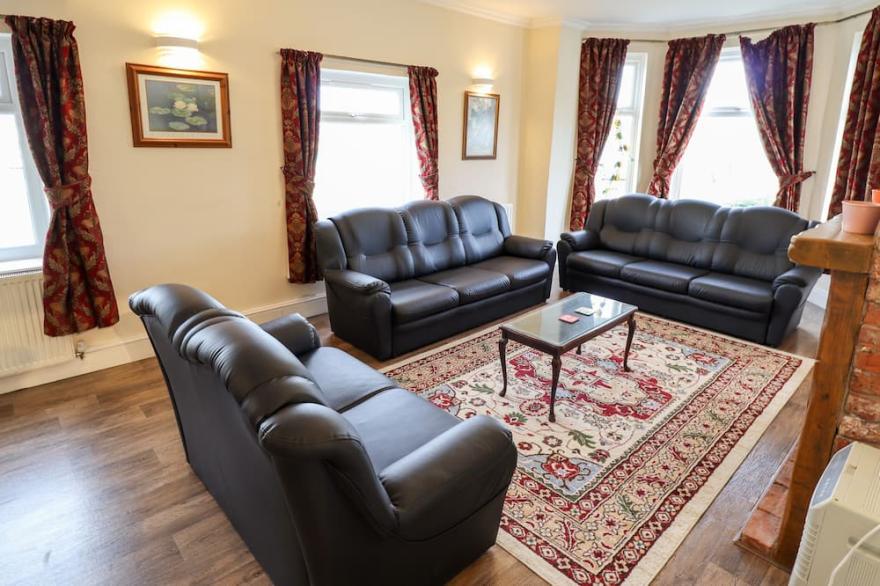 BANK HOUSE, family friendly, character holiday cottage in Mablethorpe