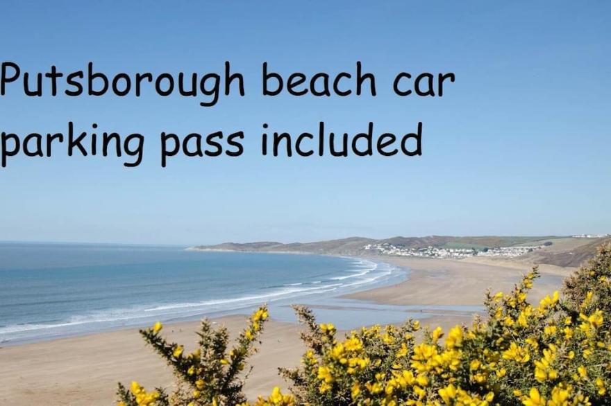Sandbanks Sleeps 4 | Beach Pass & 1 Dog