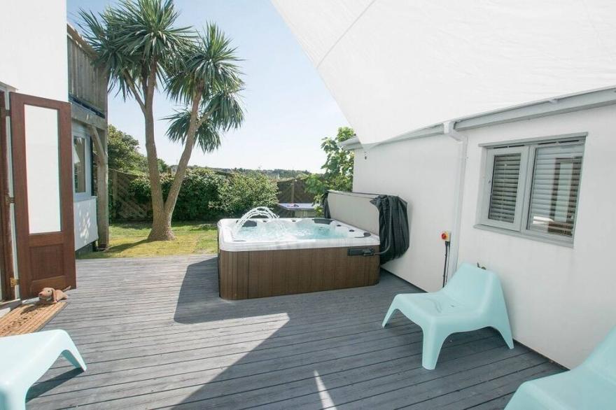 Bagend |Sleeps 14 | Hot Tub* | Balcony & Ping Pong