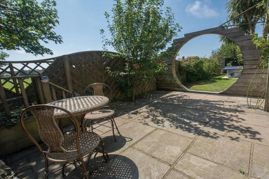 Bagend |Sleeps 14 | Hot Tub* | Balcony & Ping Pong