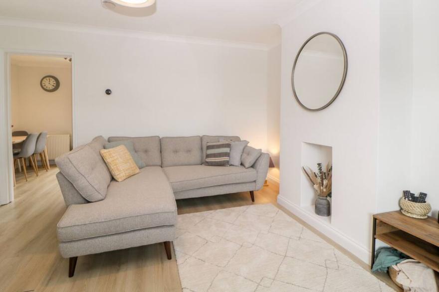 FAMILY OASIS, family friendly, character holiday cottage in Paignton