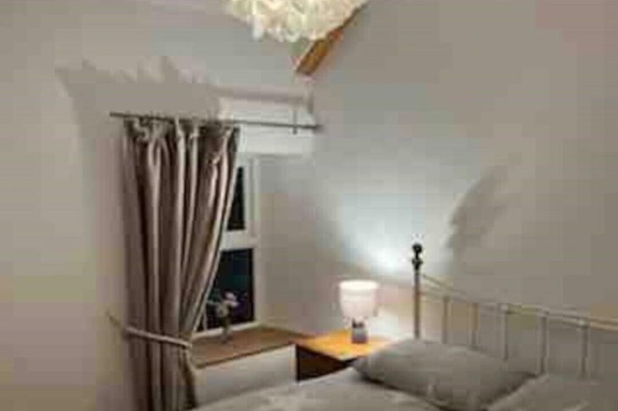 Lovely 3 bed flat above village restaurant