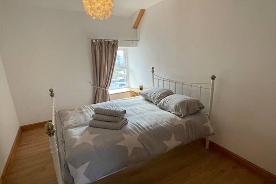 Lovely 3 bed flat above village restaurant
