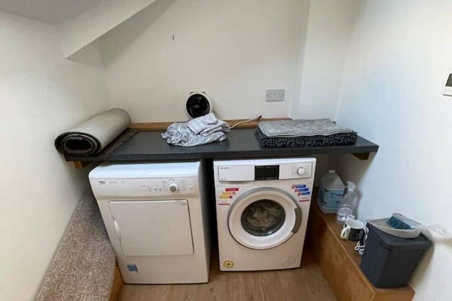 Lovely 3 bed flat above village restaurant