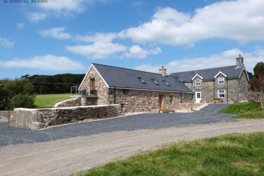 Wonderful private villa for 6 people with WIFI, hot tub, TV, patio, panoramic view and parking