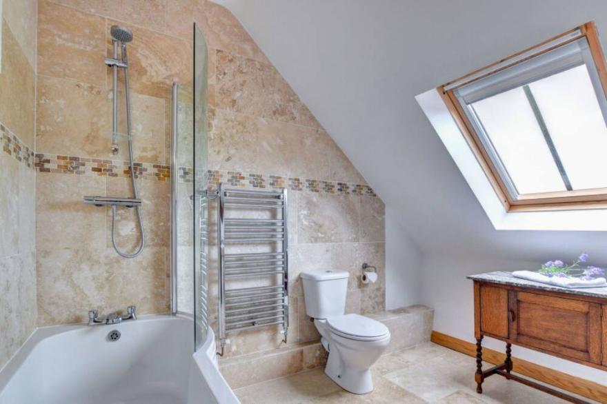 Wonderful private villa for 6 people with WIFI, hot tub, TV, patio, panoramic view and parking