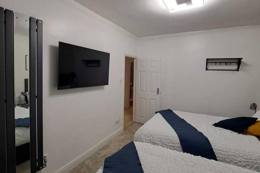 Cosy Modern Family Get-Away