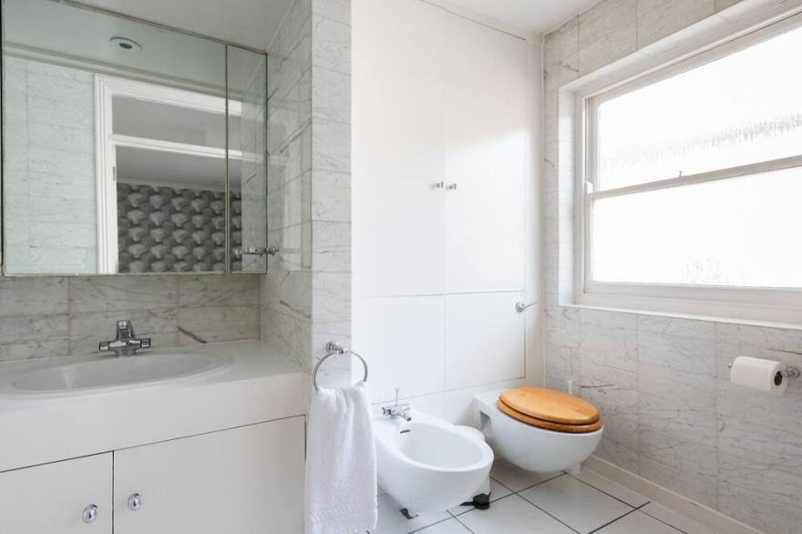 The Kensington Palace Mews - Bright & Modern 6BDR House with Parking Space