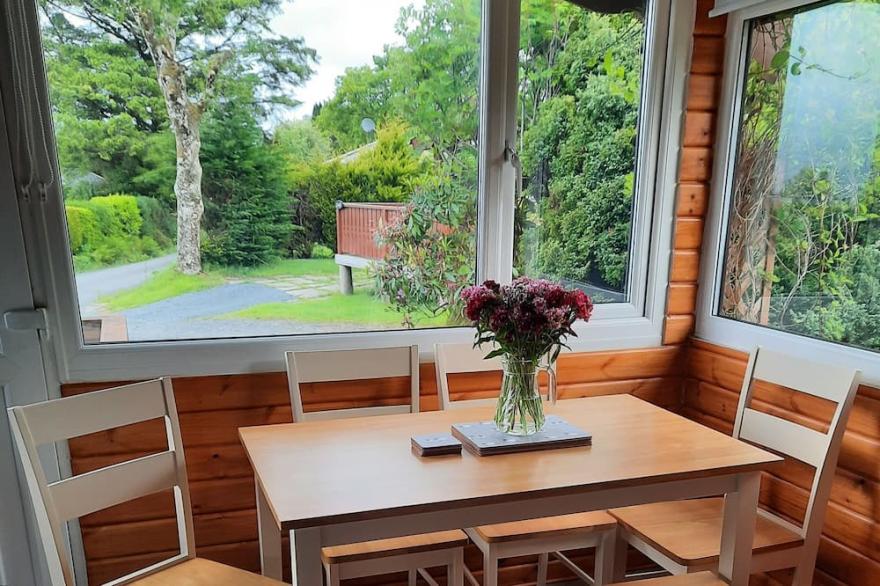 Cosy log cabin in Snowdonia with stunning views