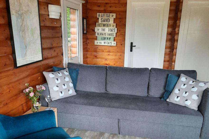 Cosy log cabin in Snowdonia with stunning views