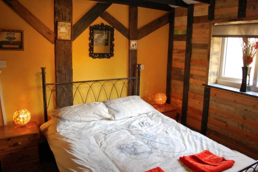 The Byre/Paddock - Sleeping 6 lounge/2 singles /double bed/double bed en suite