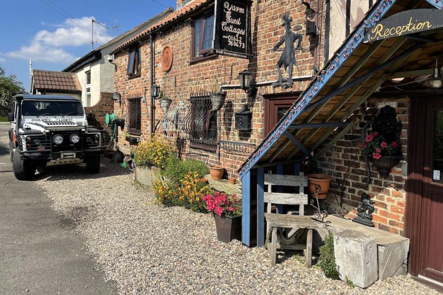 HAYSTACK/HAYLOFT COTTAGE SLEEPING 5 NEXT TO THE FOX COVERT PUB YARM