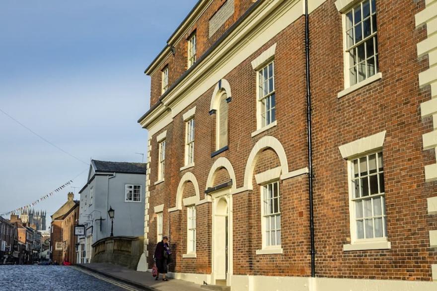 Walmgate Cottage -  a family break that sleeps 4 guests  in 2 bedrooms