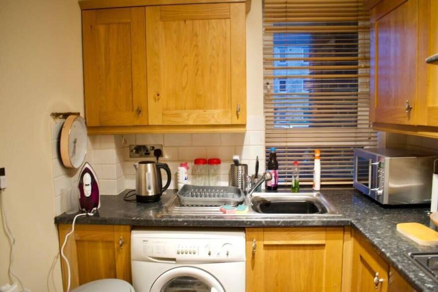 Newly Refurbed Home with Free Parking