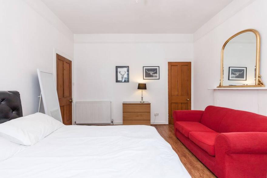 Old Town Apartment close to Royal Mile, Wi-Fi and Smart Tv.