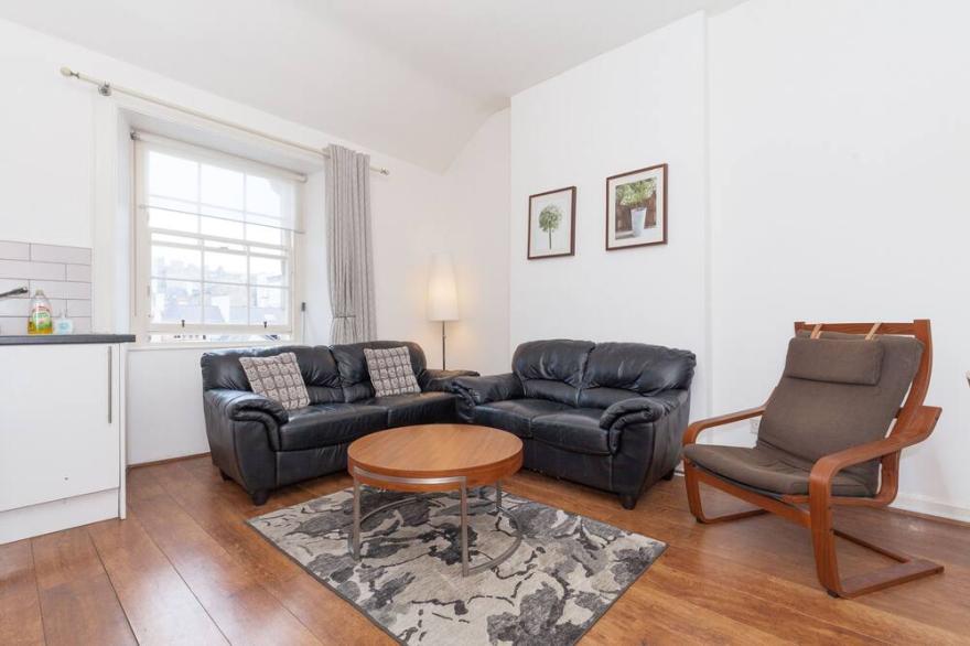 Old Town Apartment close to Royal Mile, Wi-Fi and Smart Tv.