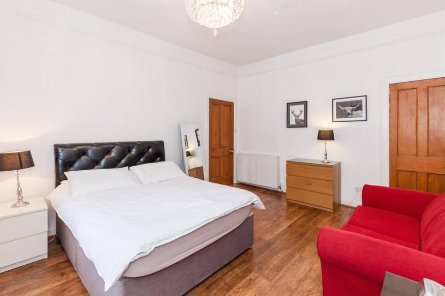 Old Town Apartment close to Royal Mile, Wi-Fi and Smart Tv.