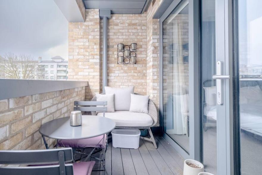 Light & Spacious 1Bedroom Flat with Balcony - Mile End