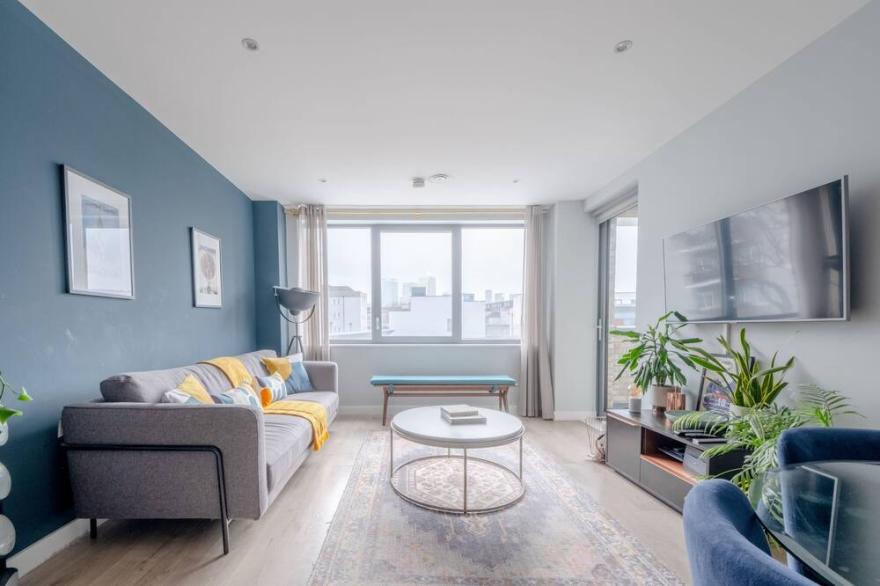 Light & Spacious 1Bedroom Flat with Balcony - Mile End