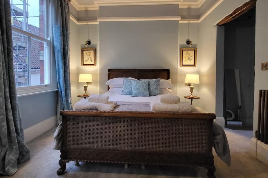 Ogleforth - Three Bedroom House, Sleeps 6
