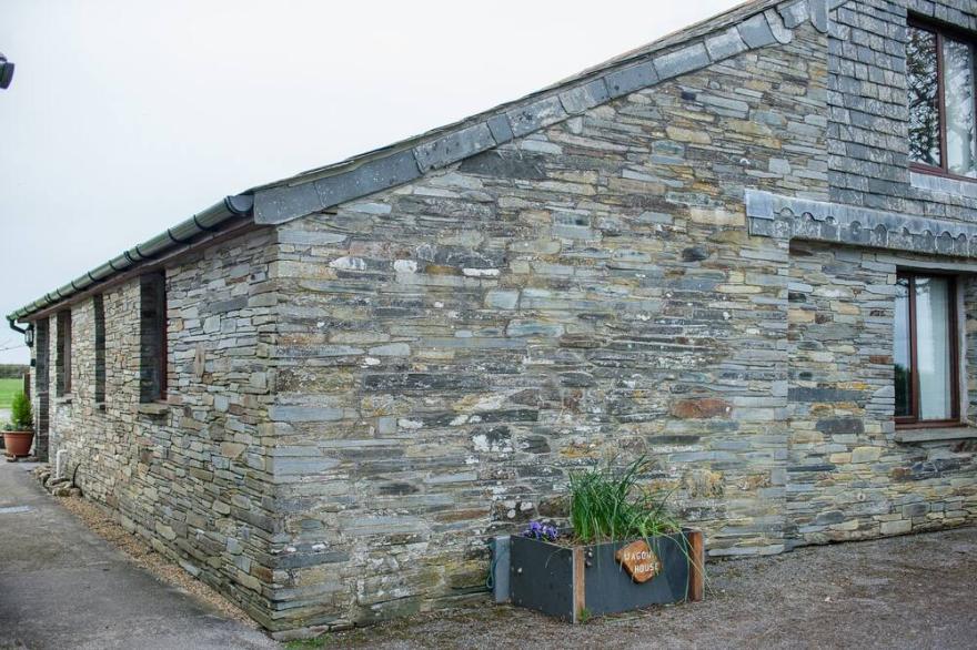 Family cottage near the sea - Pet Friendly sleeps 6 - 5 mins from Port Isaac