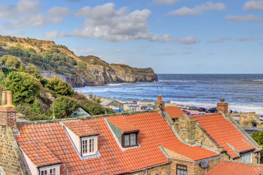 CRAB COTTAGE, pet friendly, character holiday cottage in Sandsend