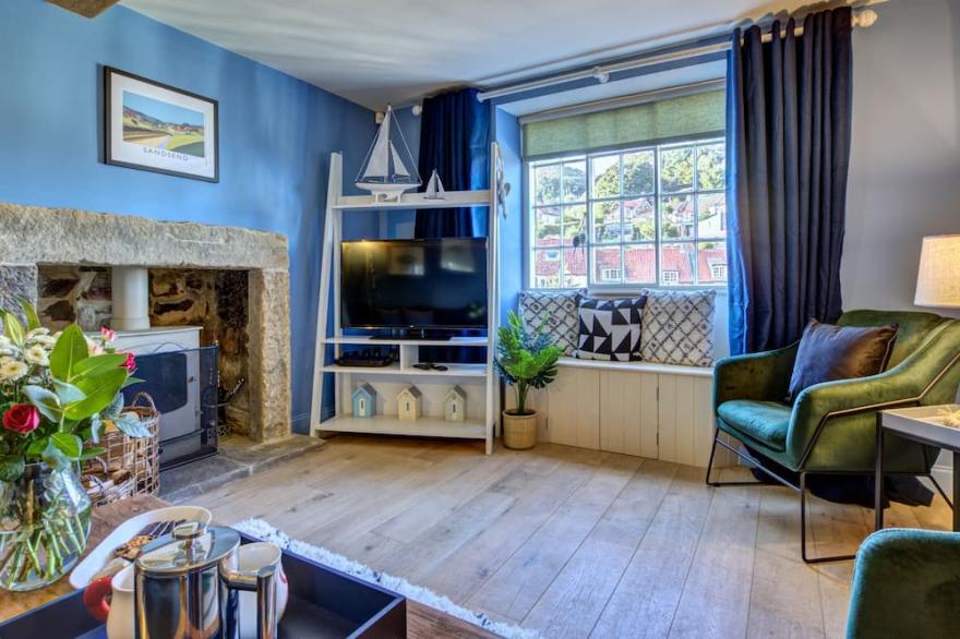 CRAB COTTAGE, pet friendly, character holiday cottage in Sandsend