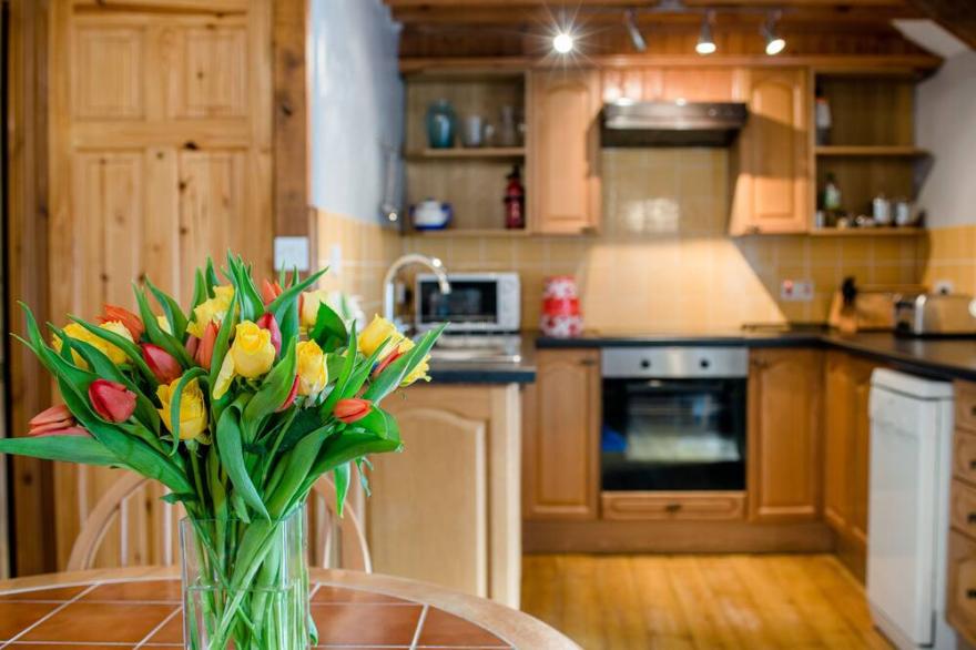 Hendra Barn - Traditional Converted Barn