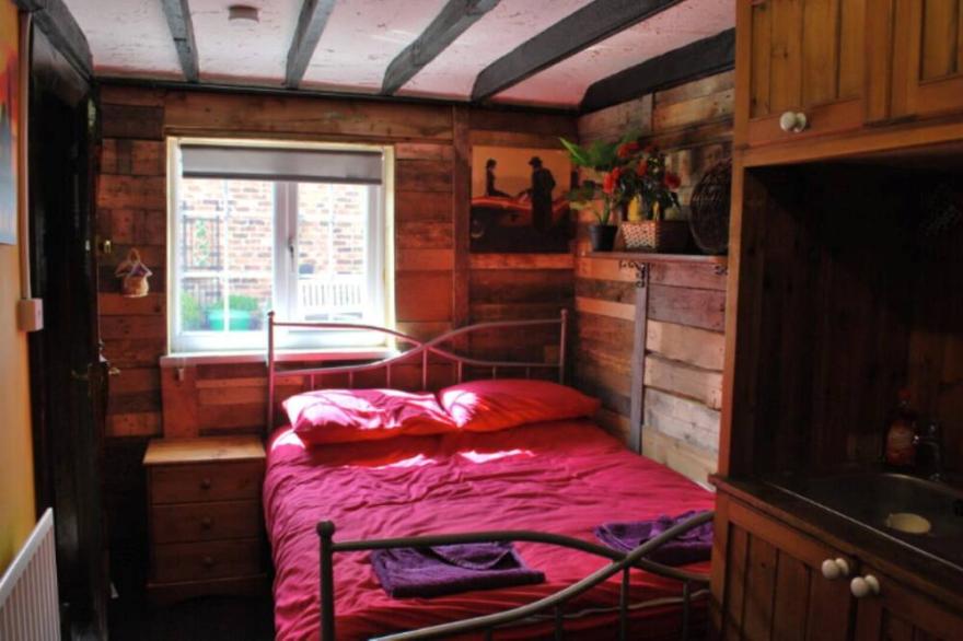 Paddock / Hayloft - Sleep/4 adjoining bed room en suites fridge /microwave/