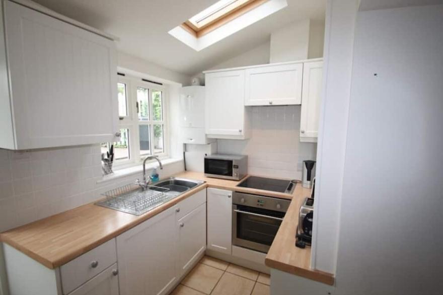Private garden & central location  within 5 min walk of town