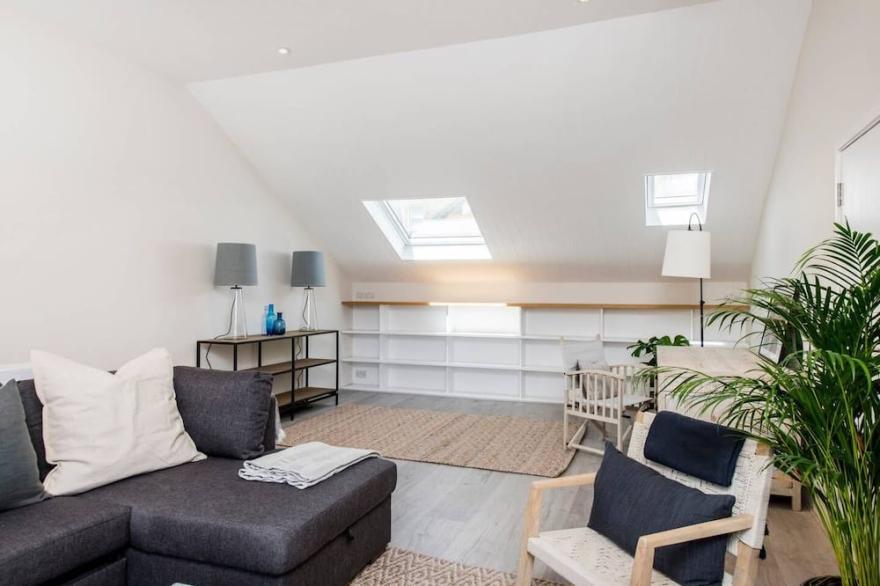 Divine 3-Bed Mews House, Battersea