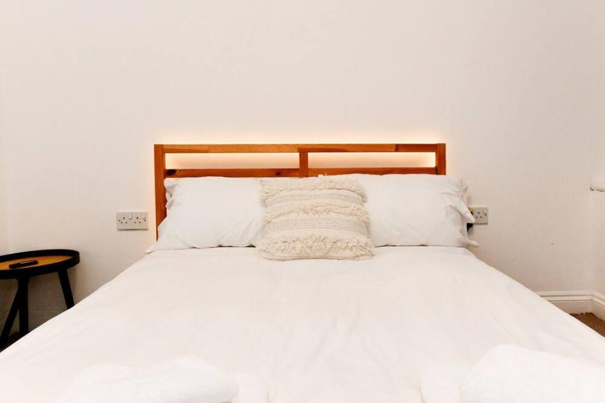Pass the Keys | Cosy Spacious Two Bedroom Home with Parking