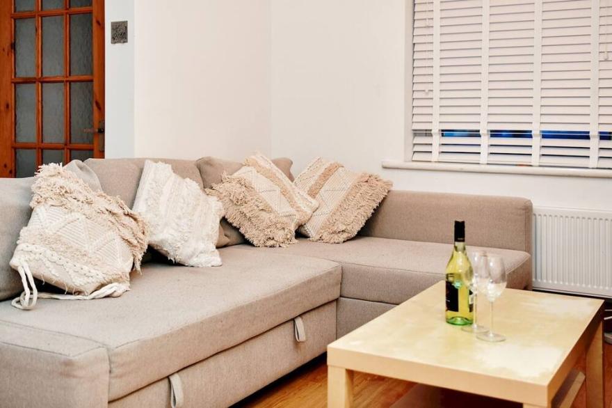 Pass the Keys | Cosy Spacious Two Bedroom Home with Parking
