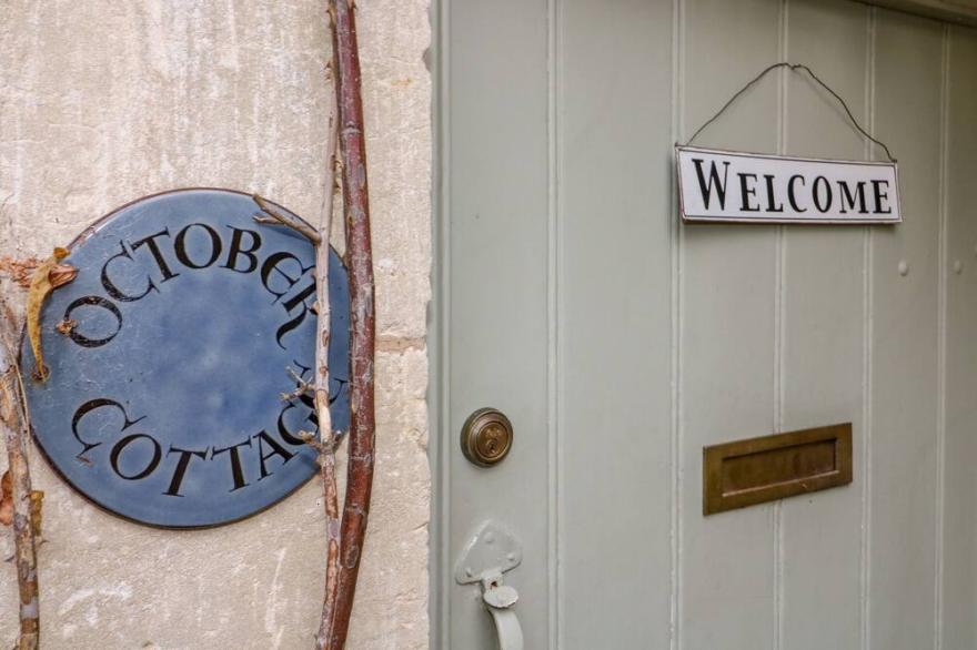 OCTOBER COTTAGE, pet friendly in Chalford, Gloucestershire