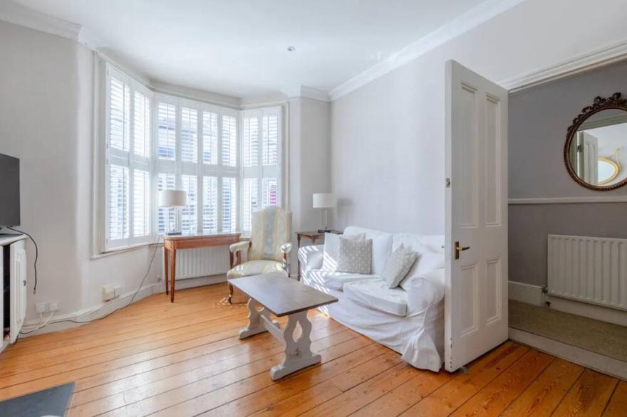 Charming 2 Bedroom Home in West London