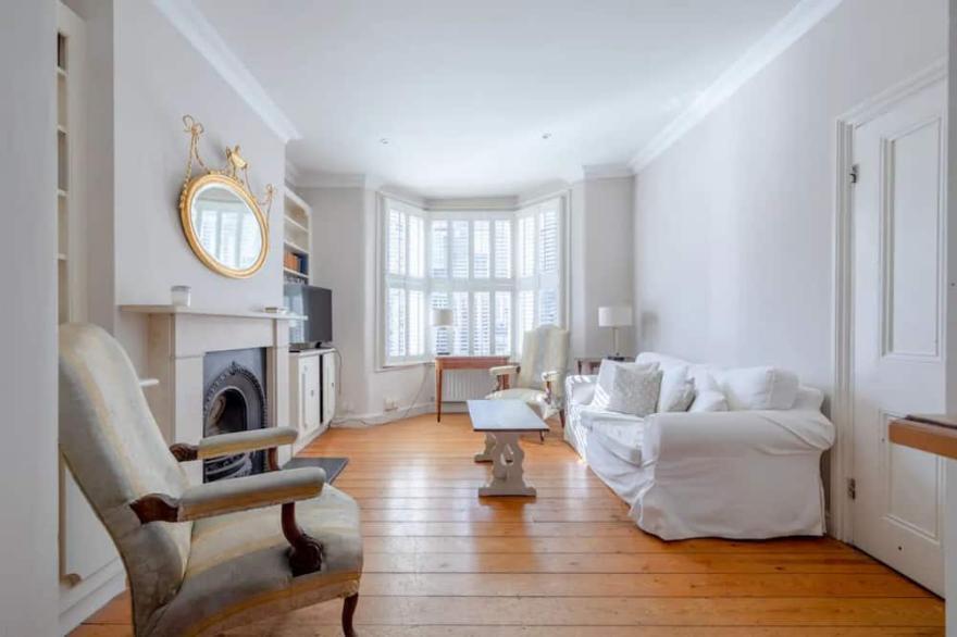 Charming 2 Bedroom Home in West London