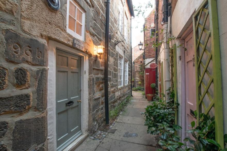 Borough House - Four Bedroom House, Sleeps 7
