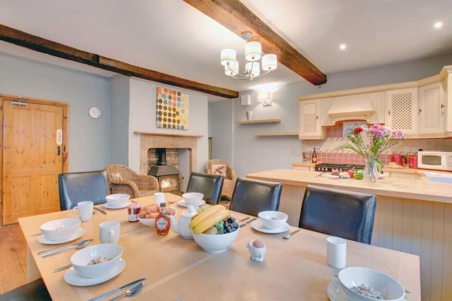 Borough House - Four Bedroom House, Sleeps 7