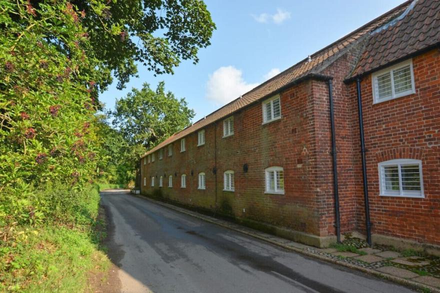 Wherry Cottage - One Bedroom House, Sleeps 2