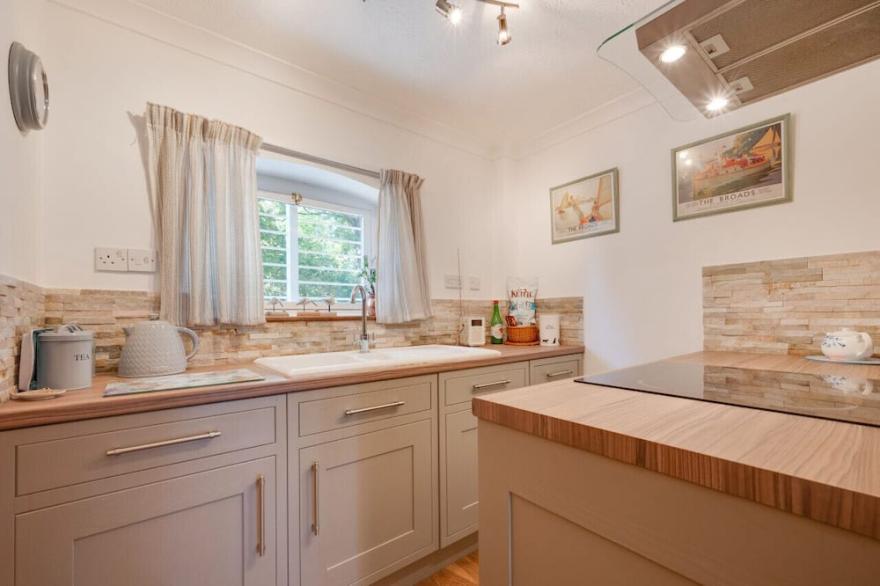 Wherry Cottage - One Bedroom House, Sleeps 2