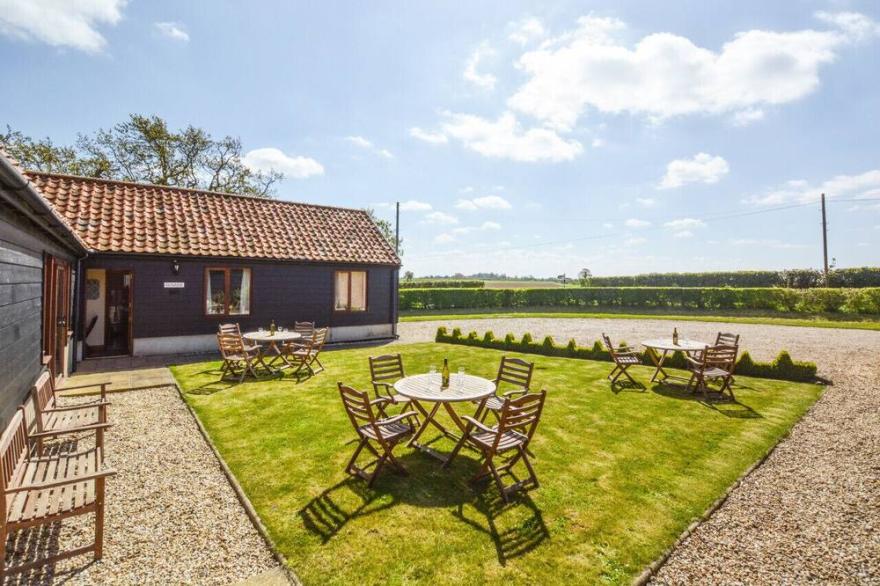 Sunset Lodge - One Bedroom House, Sleeps 3