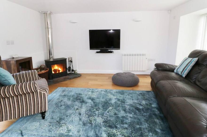 BWTHYN CLYCHAU'R GOG, luxury holiday cottage in Ruthin