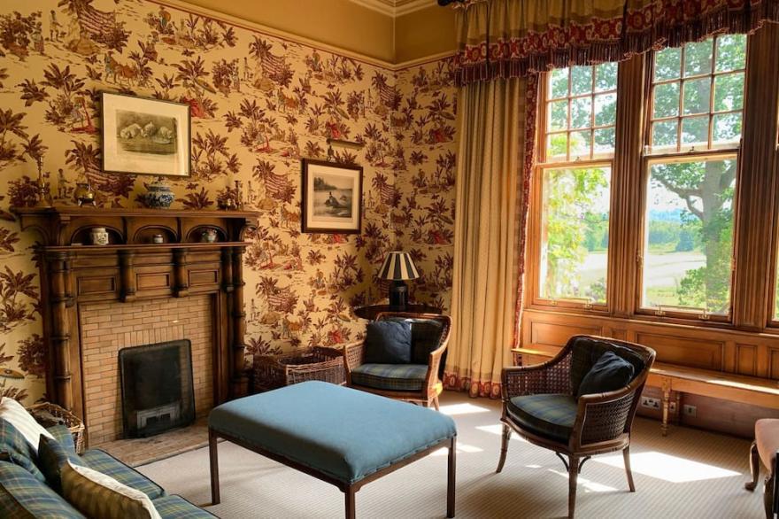 DUNGARTHILL HOUSE, pet friendly, character holiday cottage in Dunkeld
