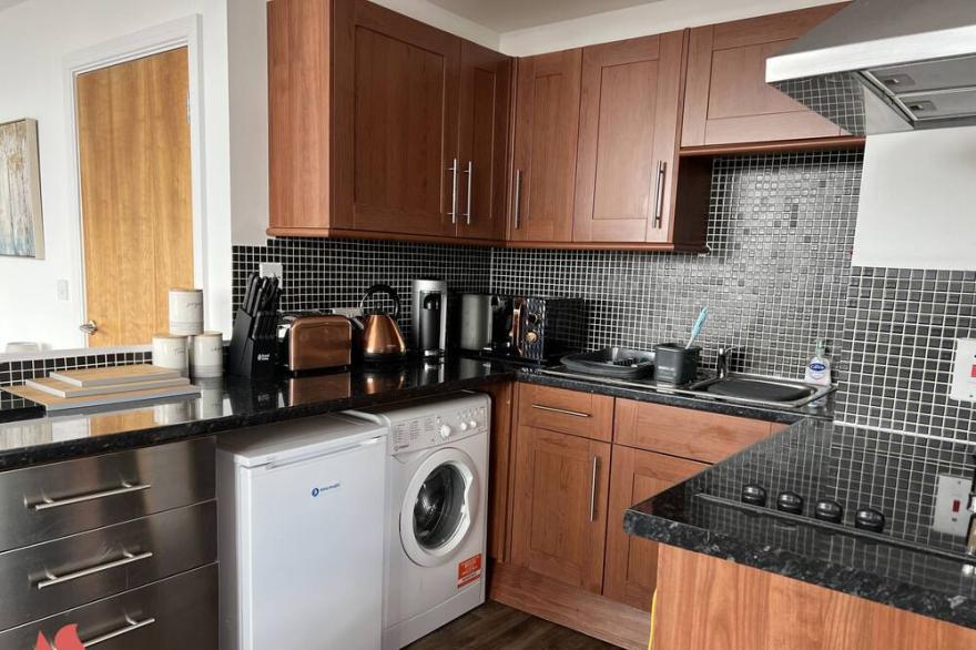 ★ Luxury Penthouse Suite Duplex Apartment & Skylight in Northampton Town Centre
