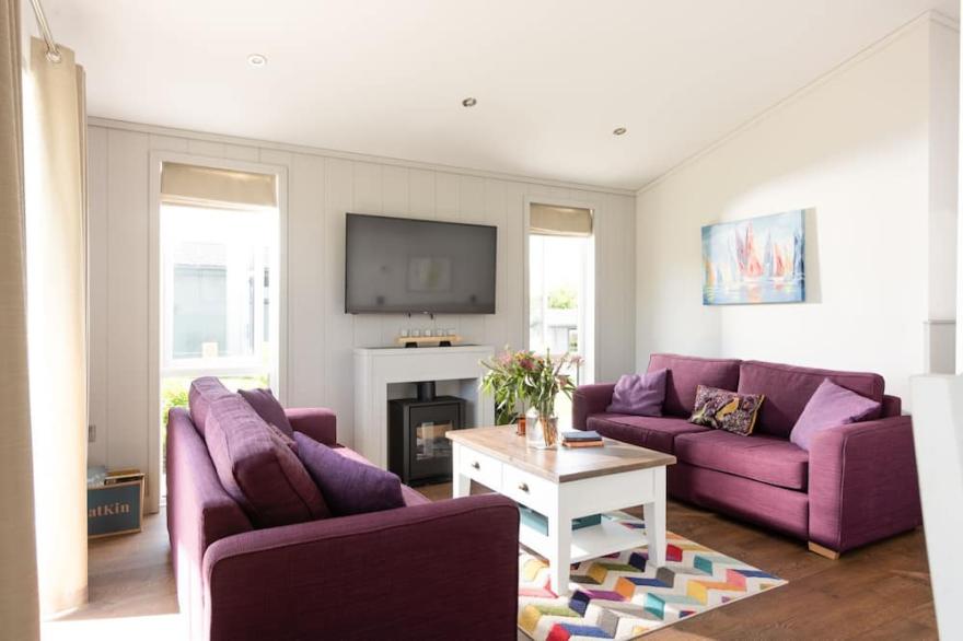 Forget Me Not Lodge, 4 Roadford Lake Lodges