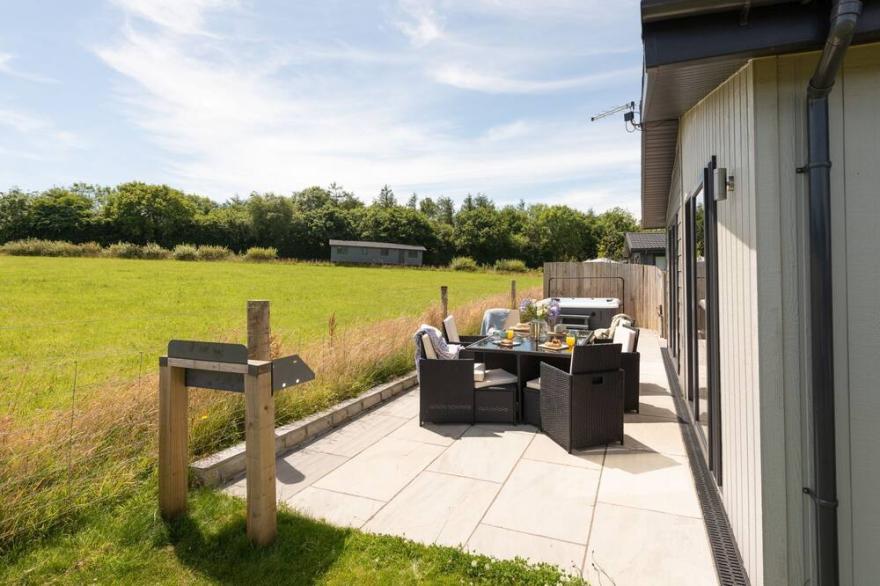 Forget Me Not Lodge, 4 Roadford Lake Lodges