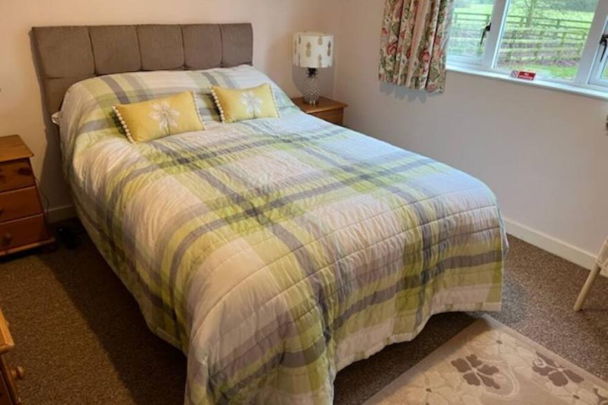 The Lodge- charming cottage on private country house estate