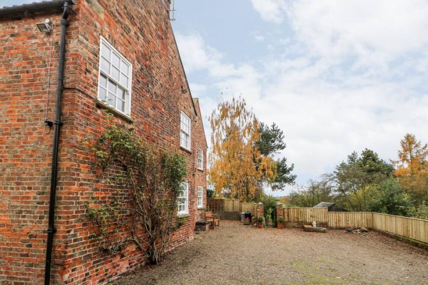 MANOR COTTAGE, pet friendly, with open fire in Northallerton