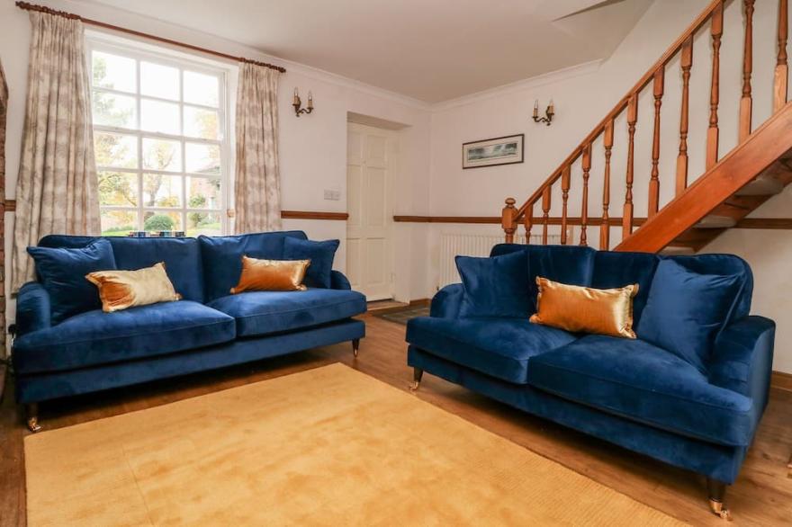 MANOR COTTAGE, pet friendly, with open fire in Northallerton
