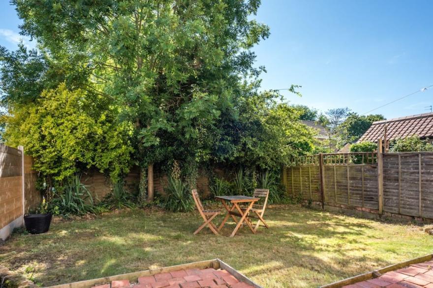 Pass the Keys | Lovely 2 Bed House, with Garden and Free Parking
